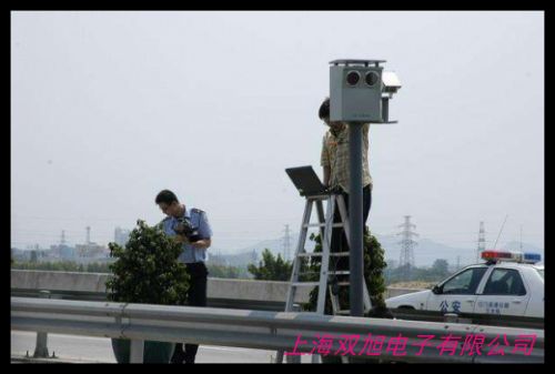 晗琨交通警示燈 交通測速雷達(dá)LED顯示屏 太陽能測速雷達(dá)反饋儀